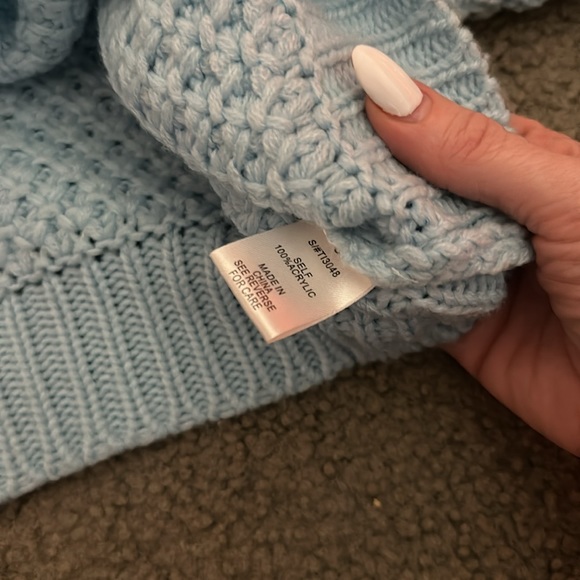 ❄️ GORGEOUS SWEATER! ❄️ - Picture 2 of 2
